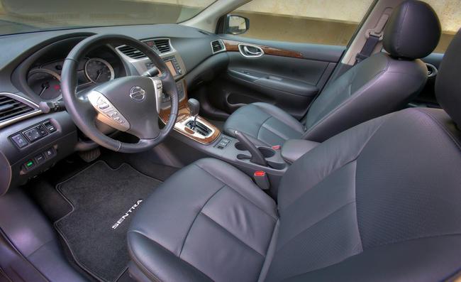 Nissan Sentra в дорогой комплектации обладает кожаным салоном