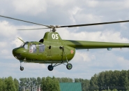 Вертолет Ми-1 в полете