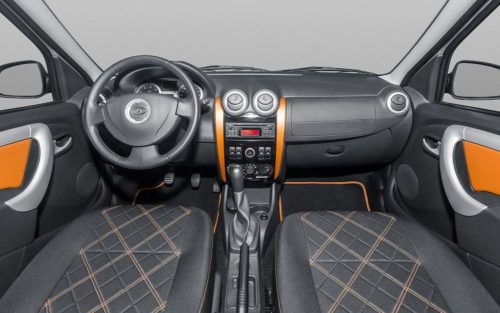 Передняя консоль внутри нового автомобиля Лада Ларгус 2018