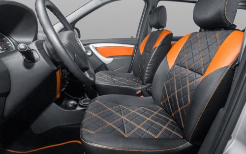 Передний ряд сидений автомобиля Лада Ларгус 2018 и оранжевые вставки под кожу
