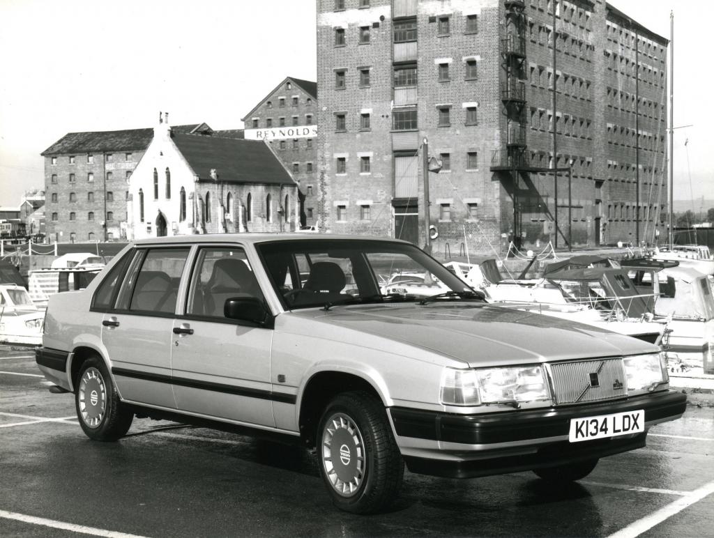 Volvo 940 sedan