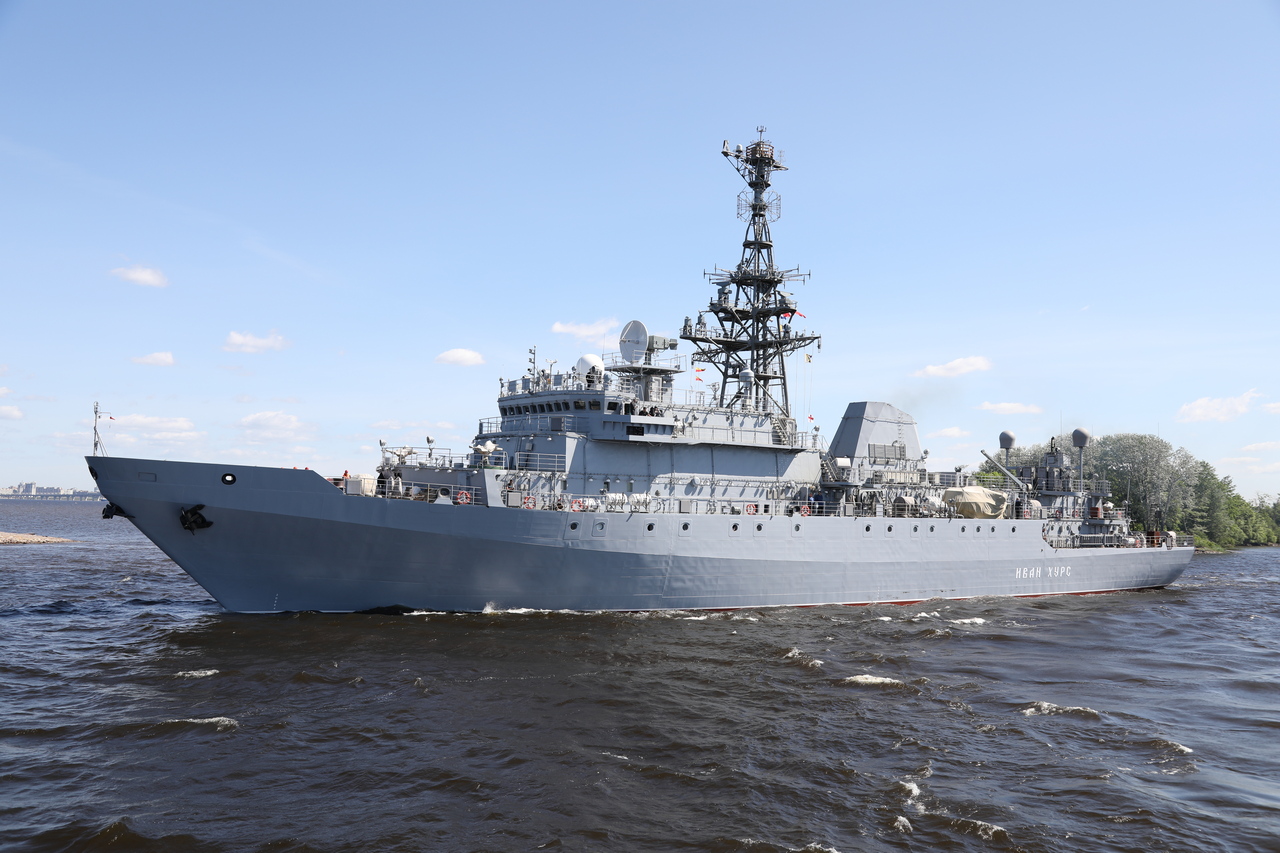 Судно связи «Иван Хурс», оснащенное двигателями Коломенского завода, принято в состав Военно-Морского Флота России