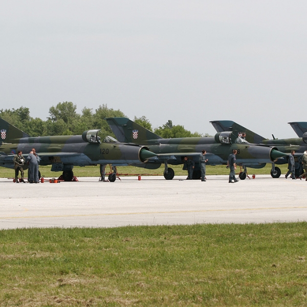 7б.Истребители МиГ-21бис ВВС Хорватии на стоянках.