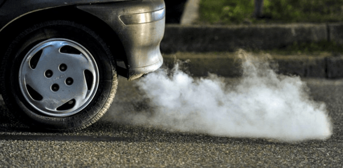 Появление белого дыма следует проверять вместе с другими отклонениями в системе двигателя