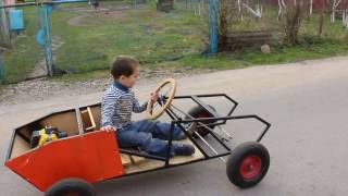 Детский автомобиль с бензиновым двигателем