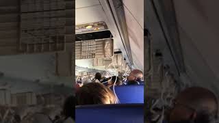 Видео с борта самолета Southwest Airlines после взрыва двигателя