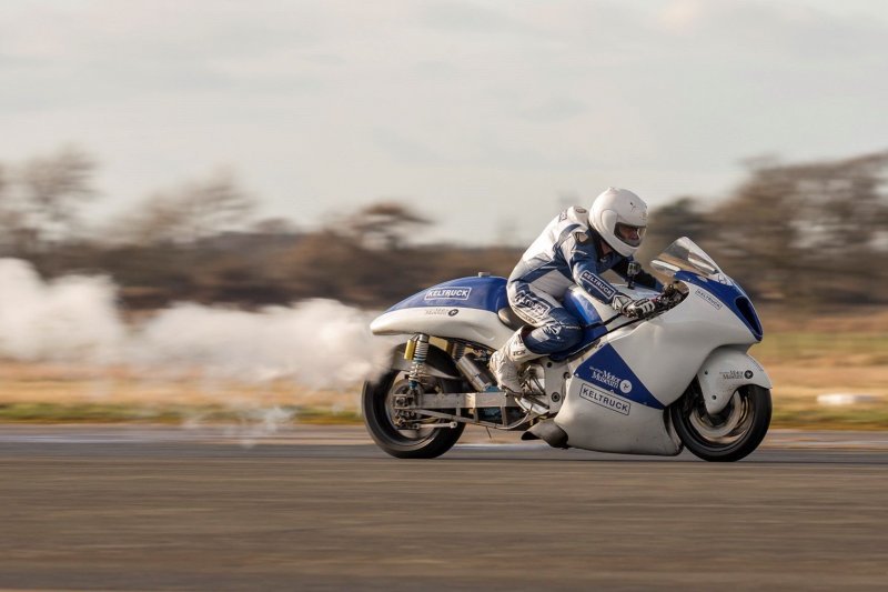 Крис собирается установить рекорд скорости на мотоцикле Suzuki Hayabusa с паровым приводом. suzuki, Паровой двигатель, авто, байк, видео, мото, мотоцикл, рекорд скорости