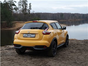 Nissan Juke 2015 вид сзади