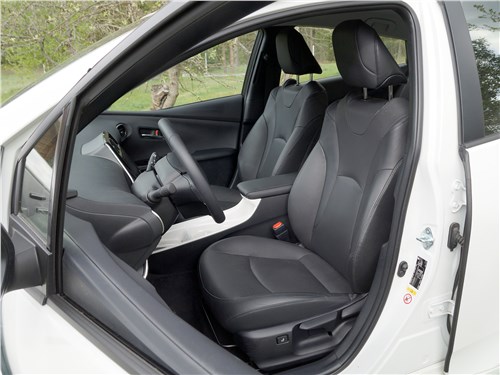 Toyota Prius 2016 передние кресла