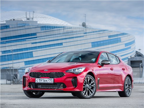 Kia Stinger 2017 вид спереди