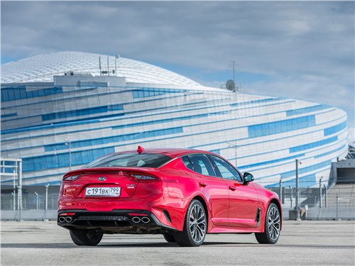 Kia Stinger 2017 вид сзади