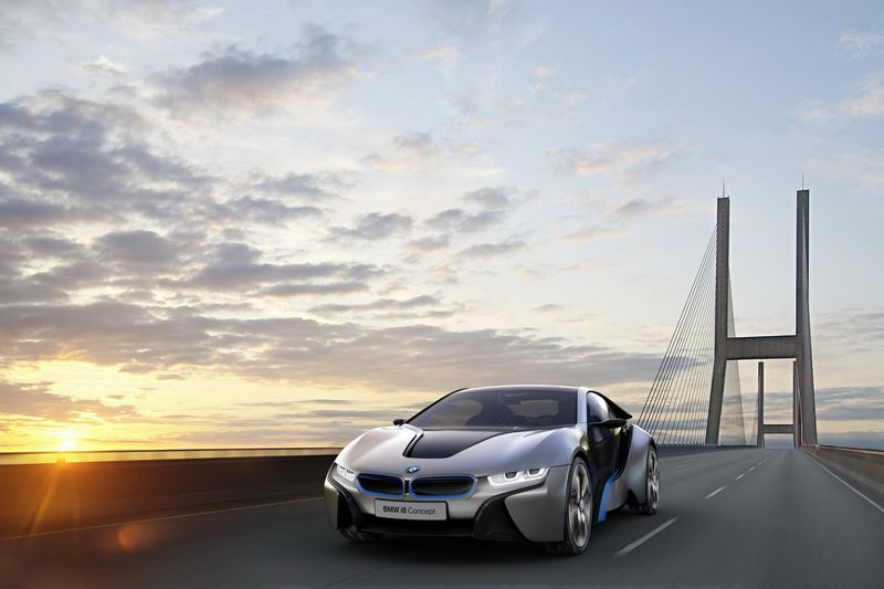 Серийный BMW i8 получит гибридный трехцилиндровый мотор (9 фото)