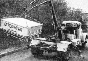 Специальный автомобиль-контейнеровоз с удлиненной базой для перевозки ядерных отходов АР2-63И тоже относился к разряду полноприводных и двухскатных. 1962 год.