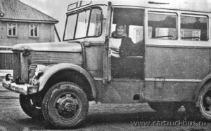 Ранний вариант пассажирского автобуса на шасси ГАЗ-63Е (обратите внимание на выпуклую, округлую в плане облицовку радиатора). Петрозаводск, начало 1960-х.