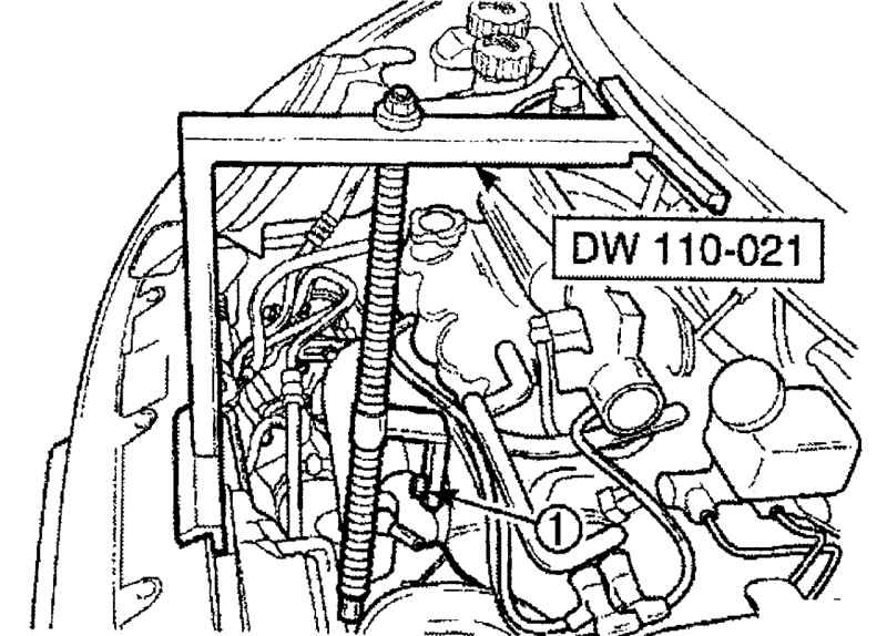 Установка и крепление инструмента DW 110—021 болтом (1) крепления выпускного коллектора