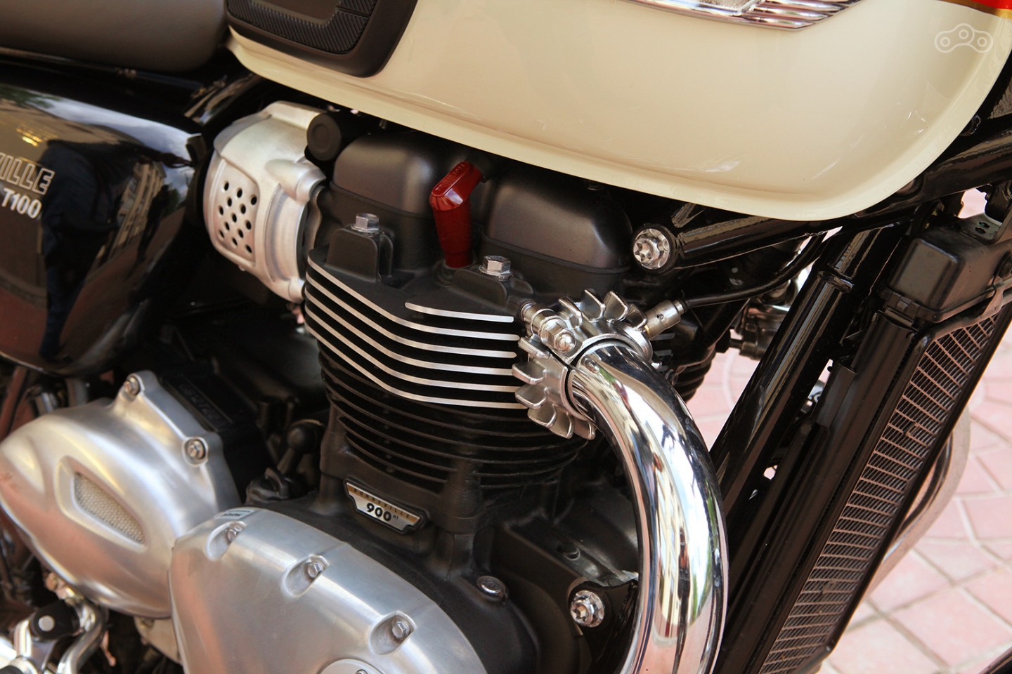 Двигатель нового Бонневиля заслуживает отдельного внимания – инженеры Triumph его полностью переработали 