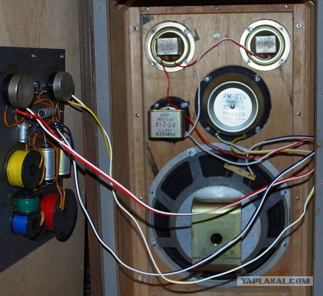 Звук двигателя в колонках: Почему в колонках слышен звук двигателя ...