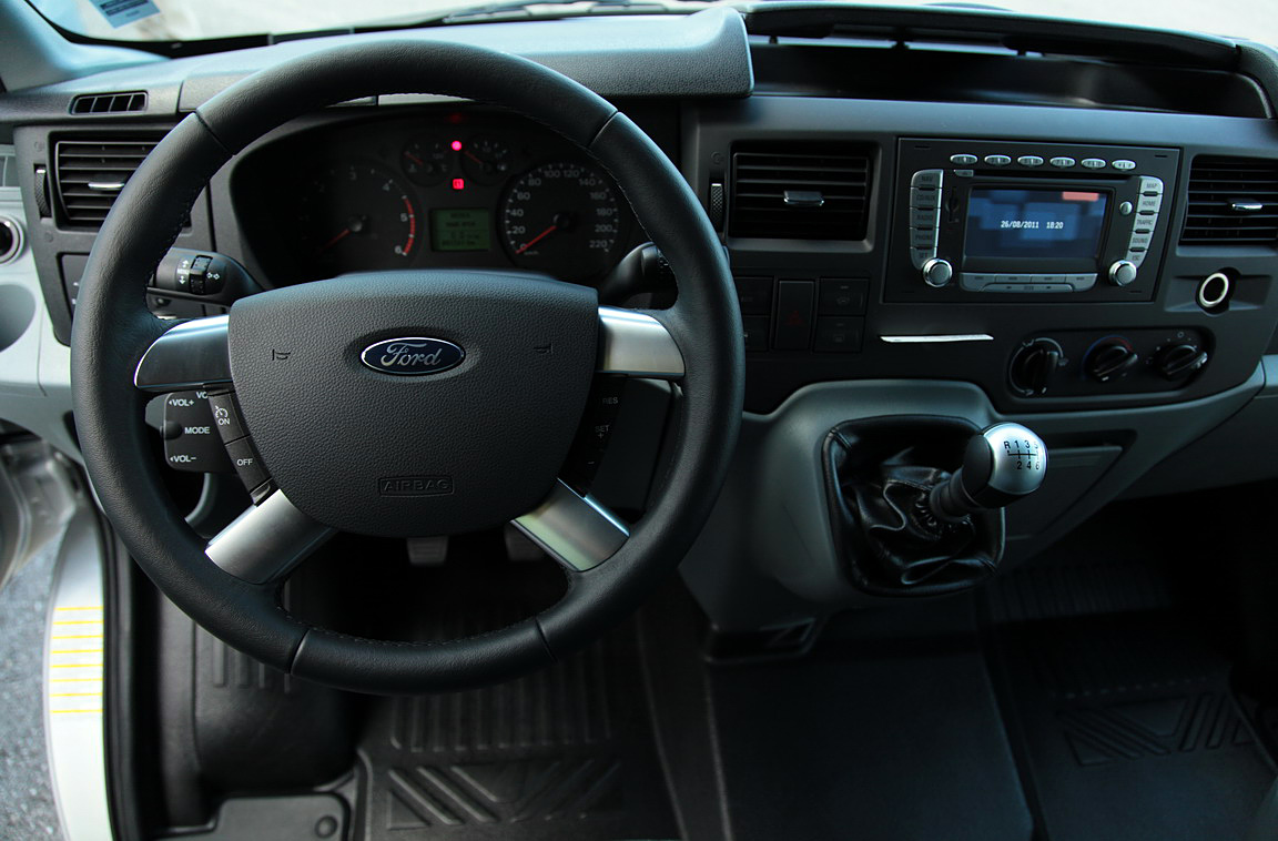 Ford-Transit-2011_15.JPG