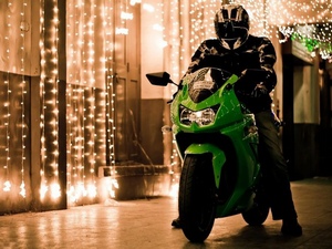 Мотоцикл Kawasaki ninja 250R поставляется в нескольких цветовых схема