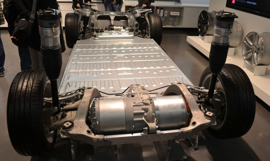 Тесла разрабатывает электрический двигатель, который проедет миллионы миль
