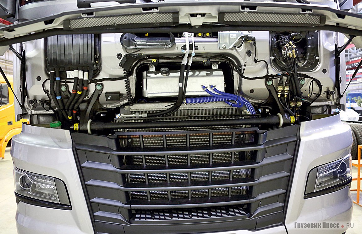 Здесь водителю делать нечего, разве что долить стеклоомыватель и антифриз