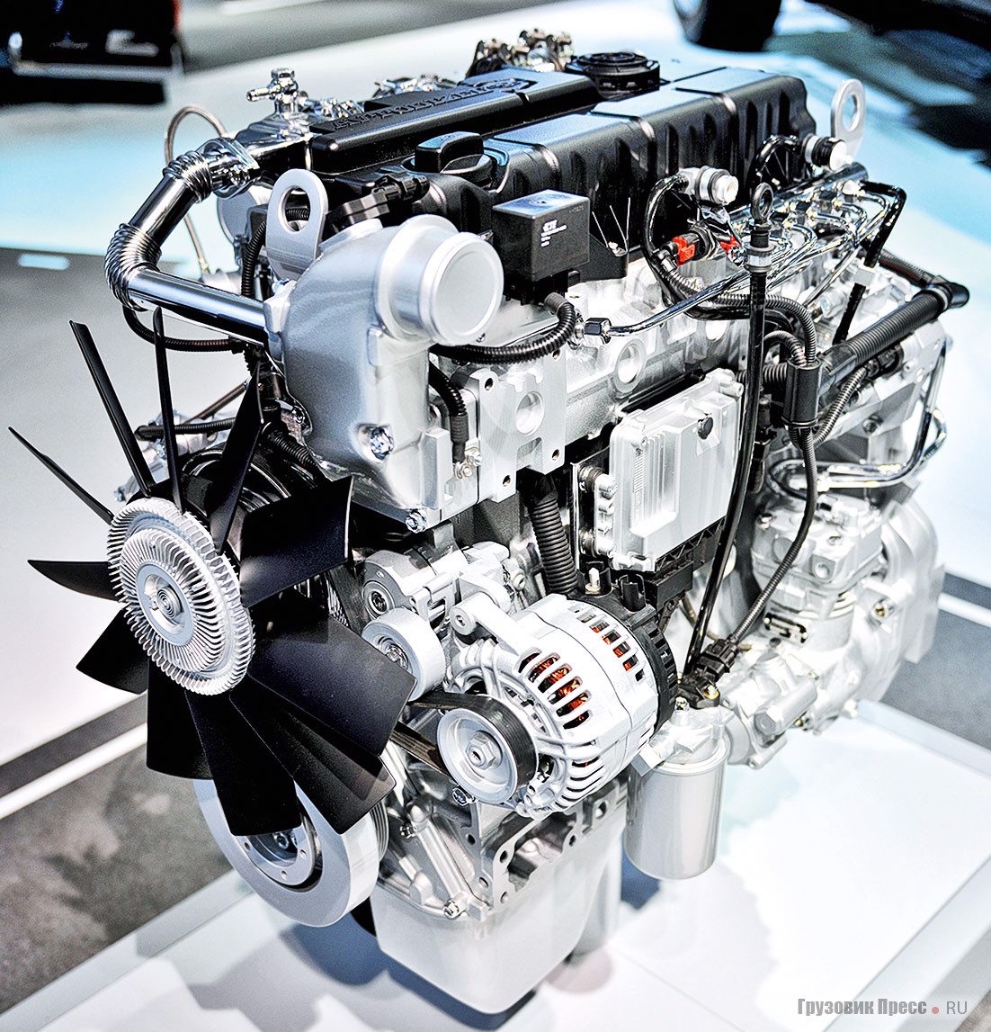 У ЯМЗ-534 соответствие требованиям Euro 5 достигнуто благодаря использованию рециркуляции отработавших газов