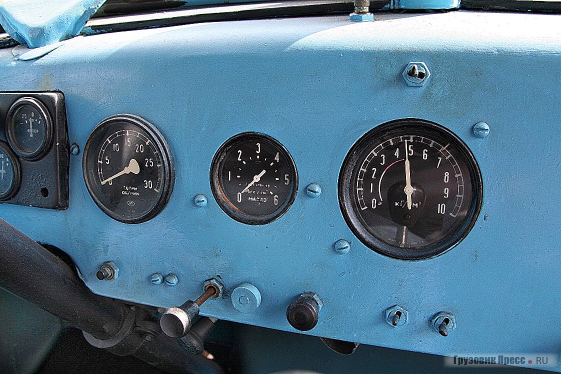 МАЗ-200 – первый в СССР грузовик, оснащенный тахометром