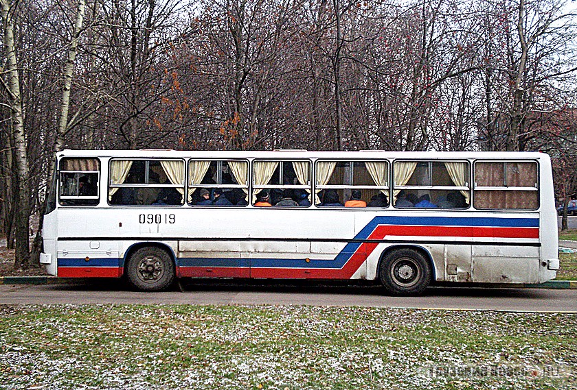 Впрочем, идея укоротить сочлененный автобус появлялась не только у отечественных транспортников: венгерский KRAVTEX Kft с момента основания в 1992 г. при КВР переделывал Ikarus 280 в 260 – по мнению отдельных экспертов, именно так изготовлен единственный «кравтексовый» 260 Москвы – 09019. В отличие от машин, изготовленных в России, эти автобусы внешне нельзя отличить от настоящих, и выдают их лишь мелочи вроде расположения глушителя.