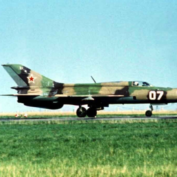 5.МиГ-21ПФ на рулежке.