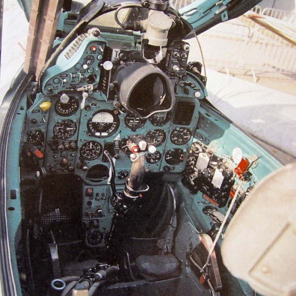 6.Приборная панель кабины МиГ-21ПФ.