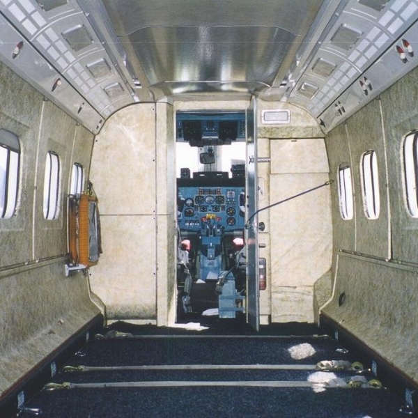 10.Салон Ан-28 в грузовом варианте.