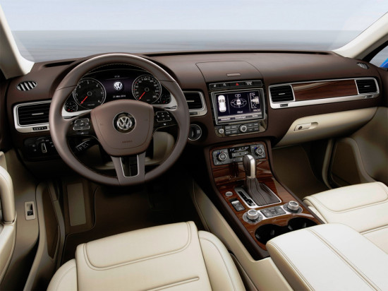 интерьер салона Volkswagen Touareg 2015