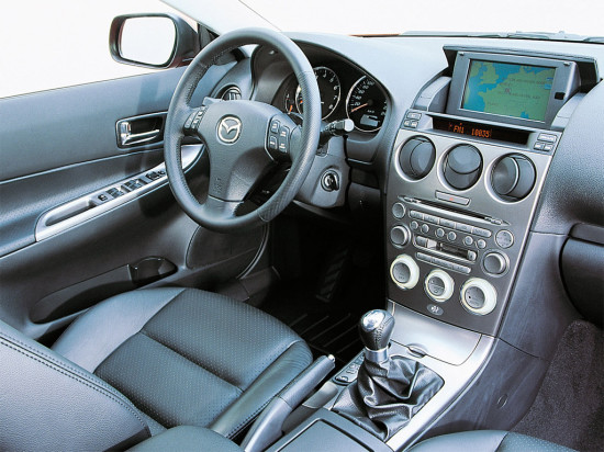 интерьер Mazda 6 2002 года