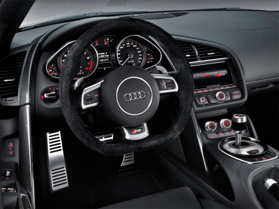 интерьер Audi R8 2012