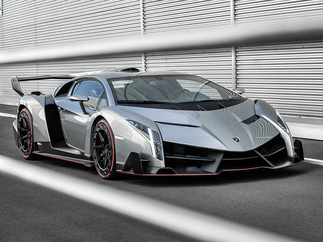 Суперкар Lamborghini Veneno 2013 года