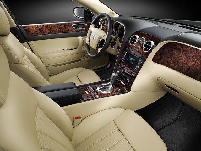 Интерьер Bentley Continental Flying Spur 2005 года