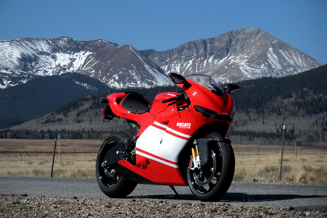 Спортбайк Ducati Desmosedici RR