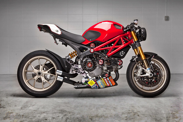 Нейкед Ducati Monster