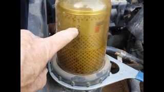 Detroit Diesel 12.7 L engine fuel filter change
