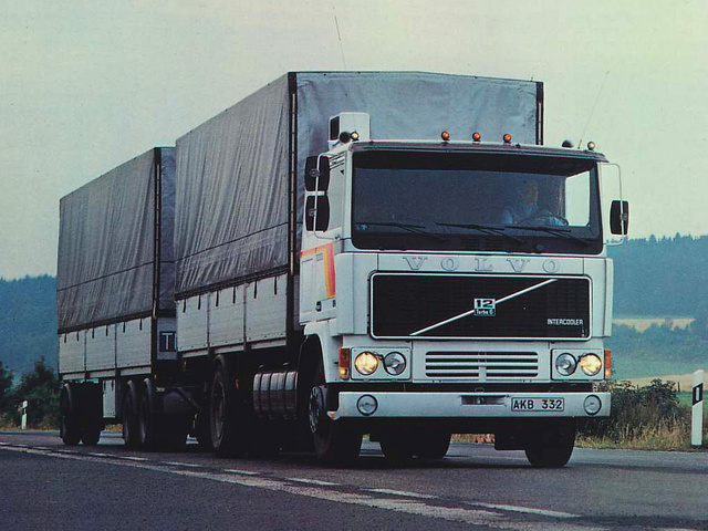 autowp.ru_volvo_f12_4x2_1.jpg