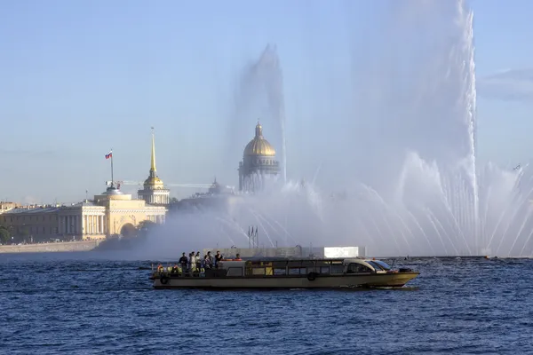 Теплоход удовольствие в Неву Стоковое Изображение