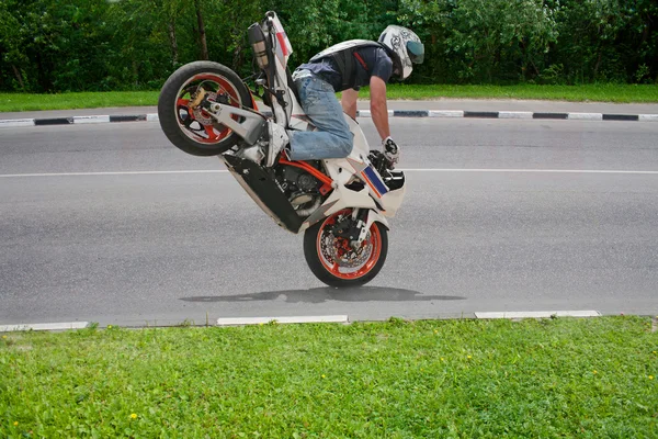 Трюк на мотоцикле Стоковое Фото
