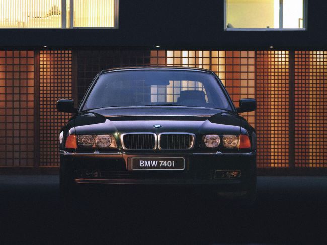 Элегантный BMW E38 7 Series 3-е поколения