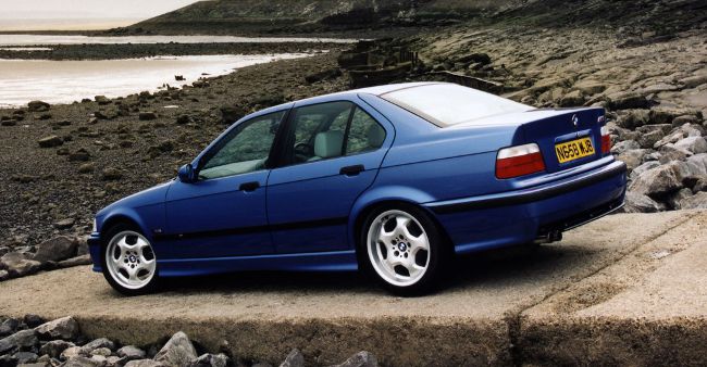 BMW M3 E36 первое поколение в кузове Sedan