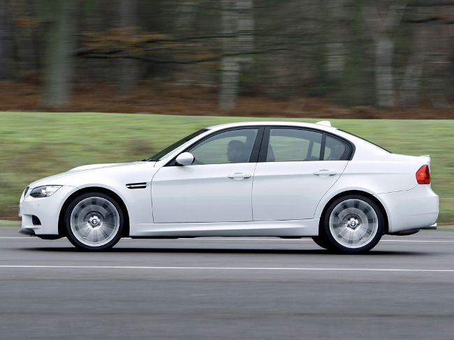 Фото BMW M3 E90 в кузове седан